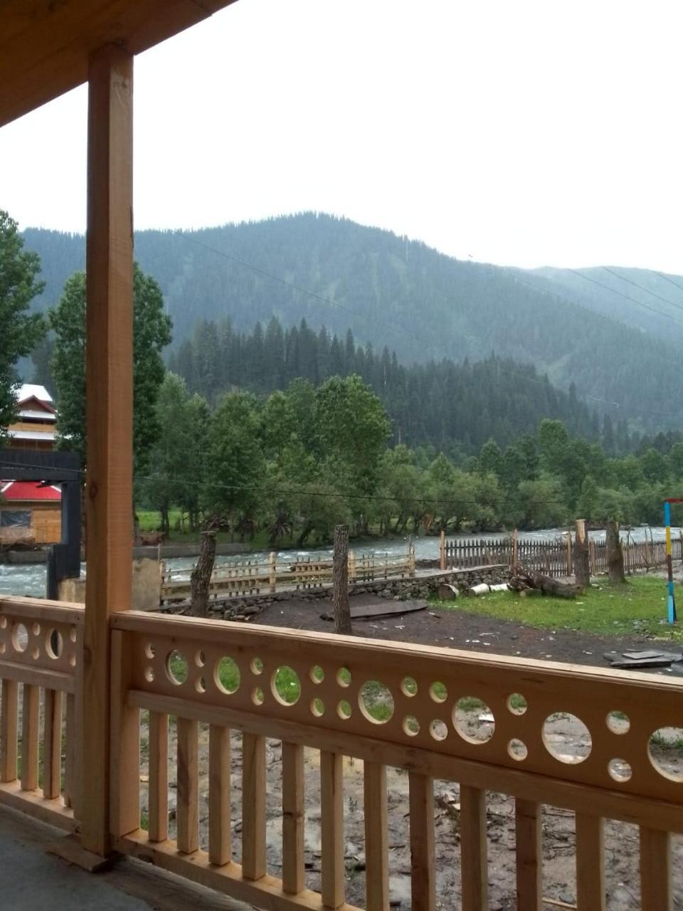Riverbank Hotel Taobut Neelum Valley Azad Kashmir Taobat Εξωτερικό φωτογραφία